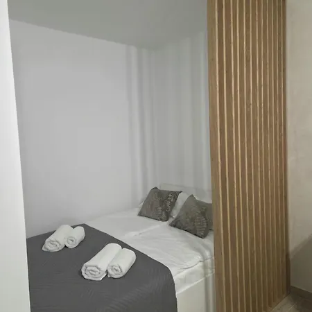 Pod Murami Apartman *